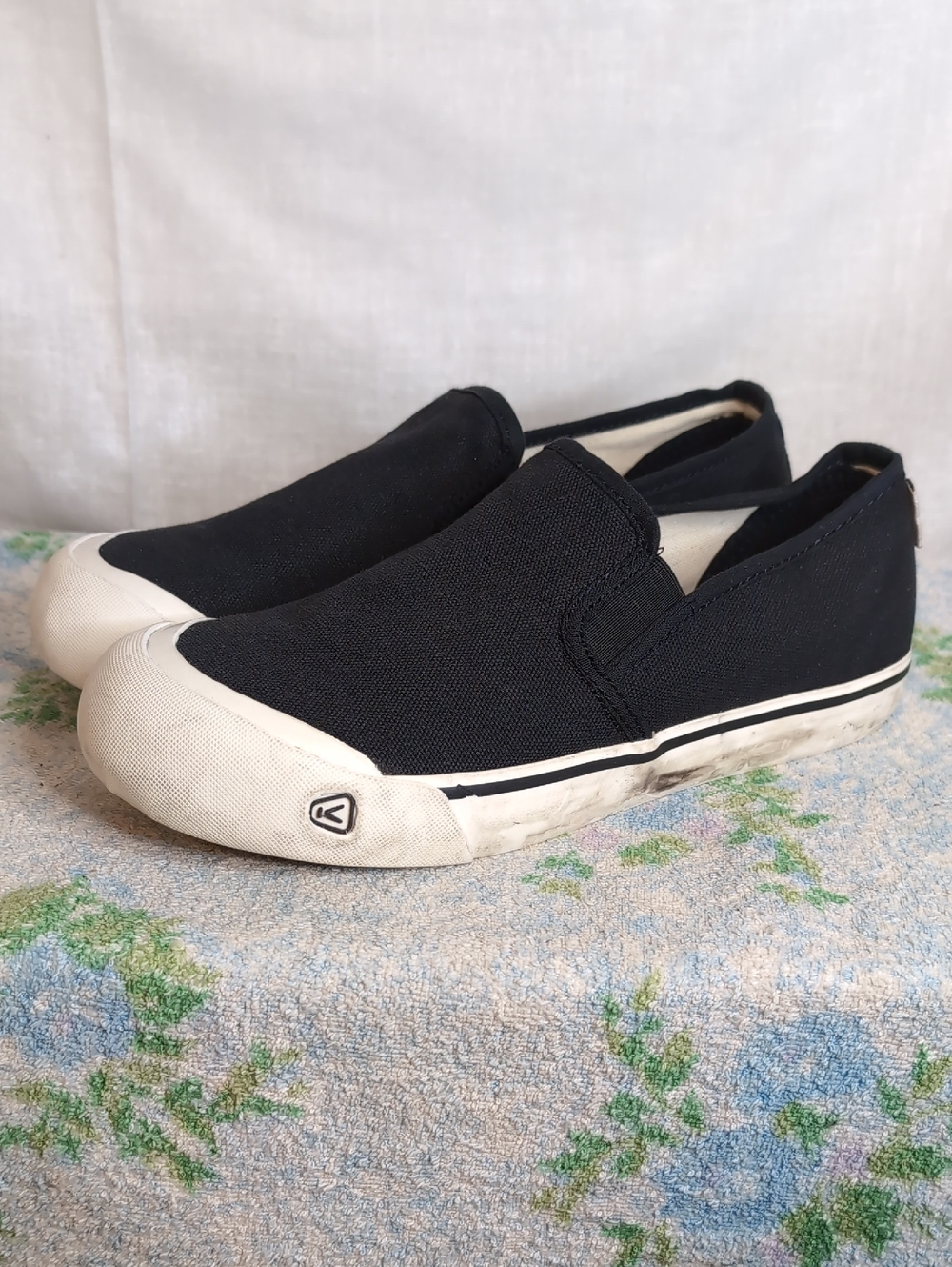 KEEN Coronado Canvas Slip-ons womens 9